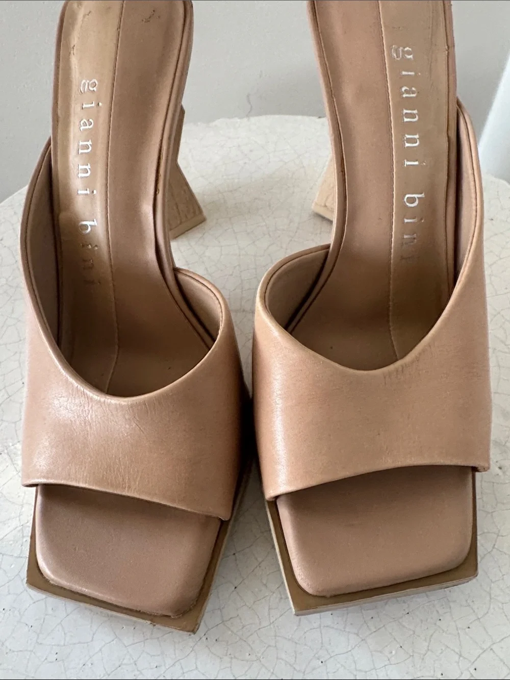 Gianni Bini Nude Sand Square-Toe Leather Open Toe Faux Wooden Carved Heel Sz 6.5